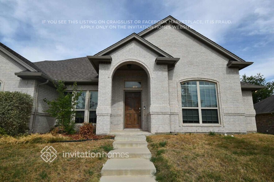Primary Photo - 2321 Trace Ridge Dr