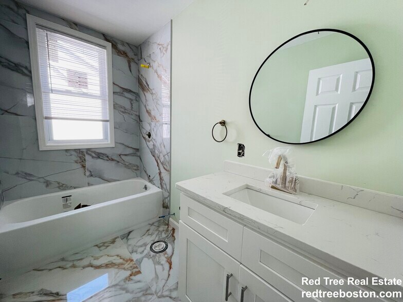 Building Photo - 187 Fellsway W