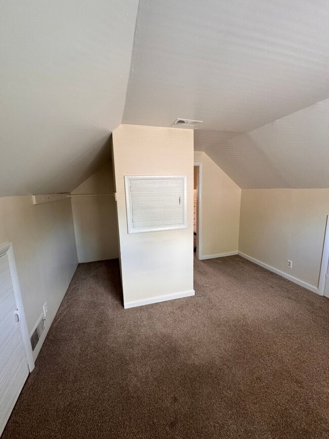 Building Photo - 275 S Edgehill Ave