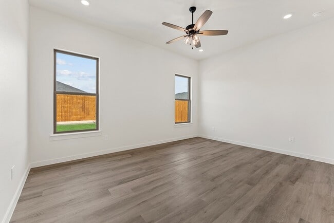 Building Photo - 2033 Gulf Pr Ln