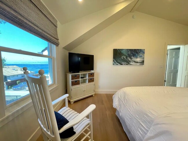 Building Photo - Serene 3 Bedroom at Lovers Pt in Pacific G...