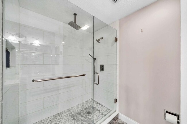 Building Photo - 827 Oak Harbour Dr