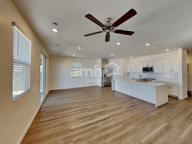 Building Photo - 9555 Harkes Dr