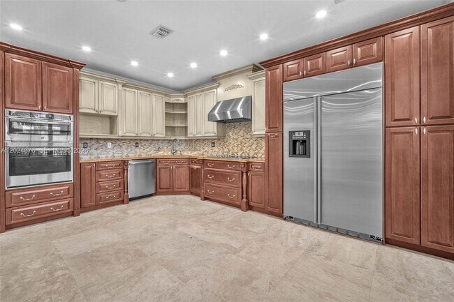 Building Photo - 2155 SW 156th Ct