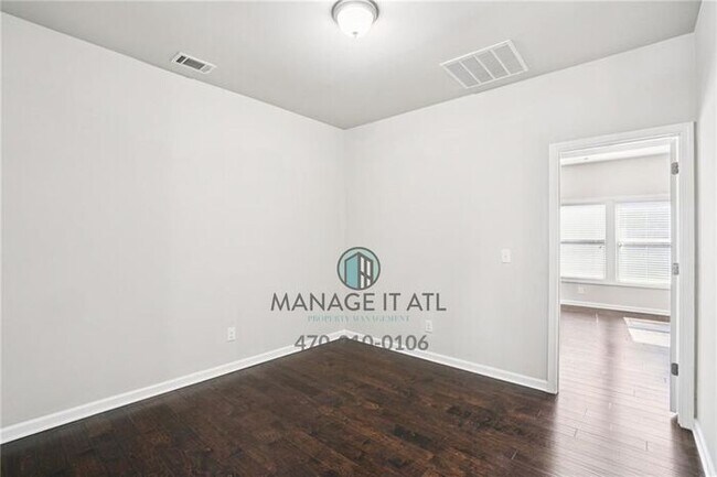 Building Photo - Move-in-ready 3 bedroom townhome in Duluth