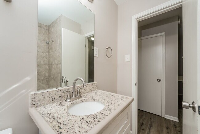 Building Photo - 1412 Idlewood Rd