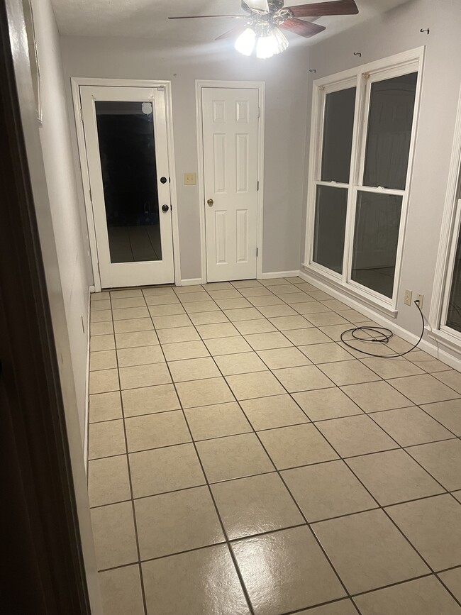 Building Photo - 5816 Cameo Ct