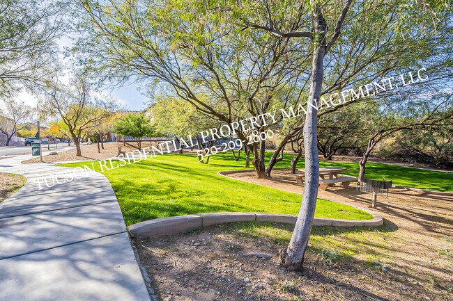 Building Photo - 6012 S Meadow Breeze Dr