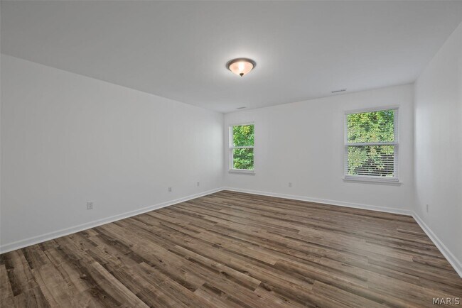 Building Photo - 499 Parkgate Dr