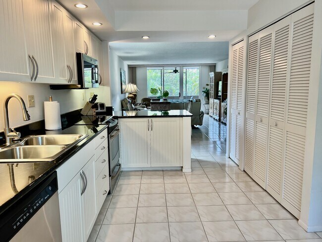 Kitchen - 843 Bayport Way