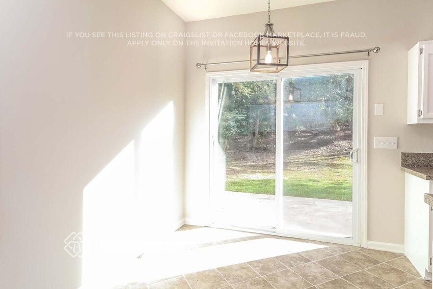 Building Photo - 17311 Commons Crossing Dr