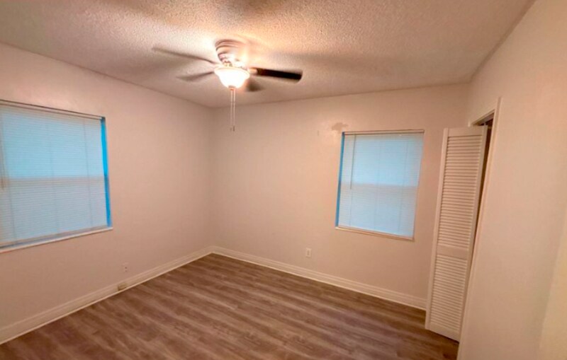 Building Photo - 3024 W 1st St