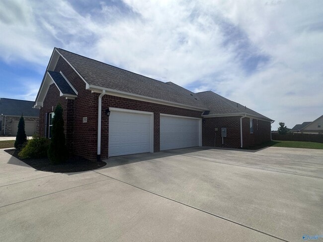 Building Photo - 27932 Moss Creek Dr