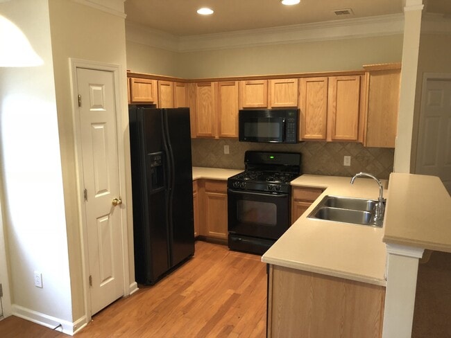 Building Photo - Conyers 3 Bed 2.5 Bath in Gated Community.