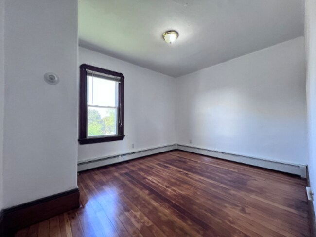 Building Photo - 32 Alpine Ave