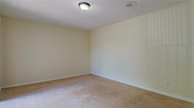 Building Photo - 15206 W Pond Woods Dr