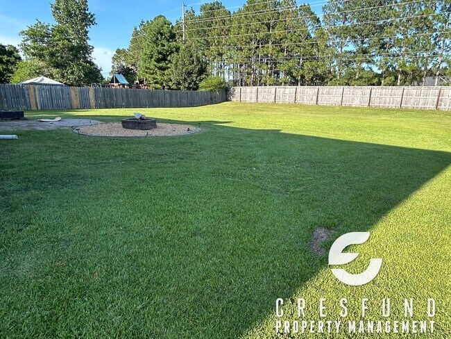 Building Photo - Coming Soon (End of July)  3Br 3 Bath Loca...