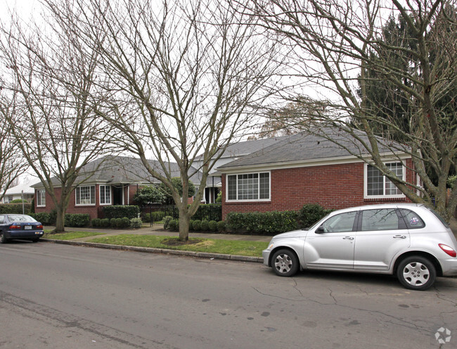 Primary Photo - 2105 NE Everett St
