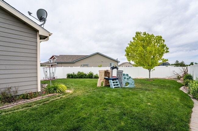 Building Photo - Beautiful 3 Bedroom, 2 Bathroom Ranch – Available Early April!