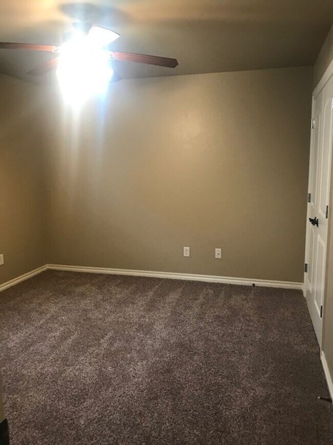 Building Photo - 3 Bed + Office - Edmond North - Spacious Home