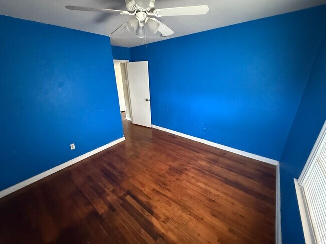 Building Photo - 3 bed 1 Bath Home