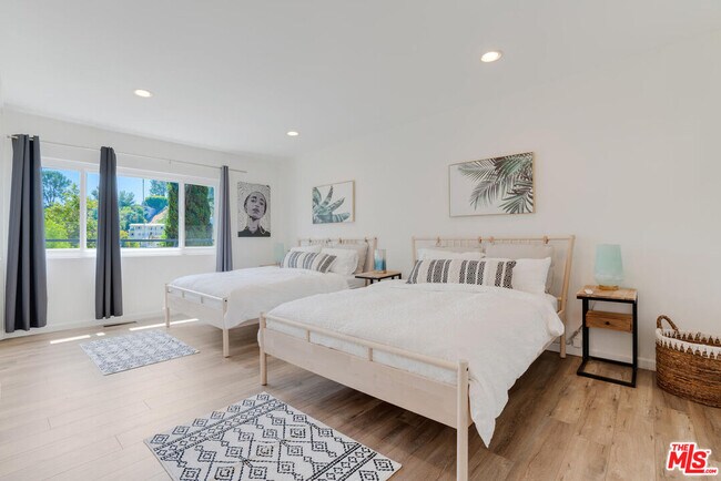 Building Photo - 5343 Tendilla Ave