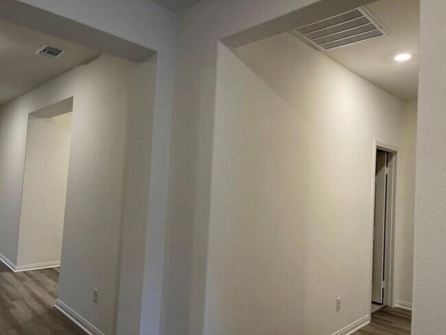 Building Photo - 8277 Country Mile Ln