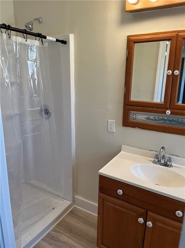 Building Photo - 207 Skyview Dr