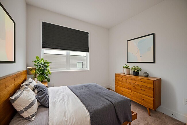 Building Photo - 404 51st St SE