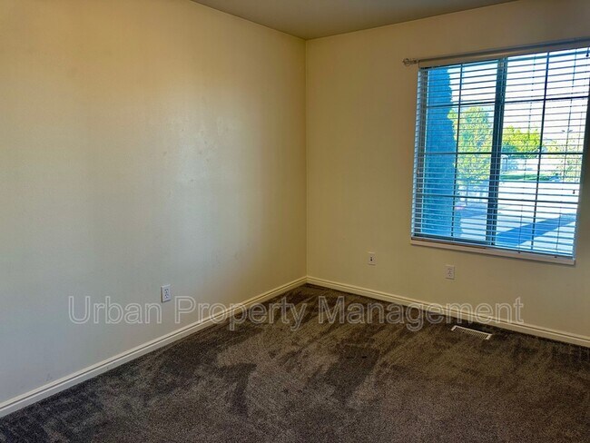 Building Photo - 528 W 810 S