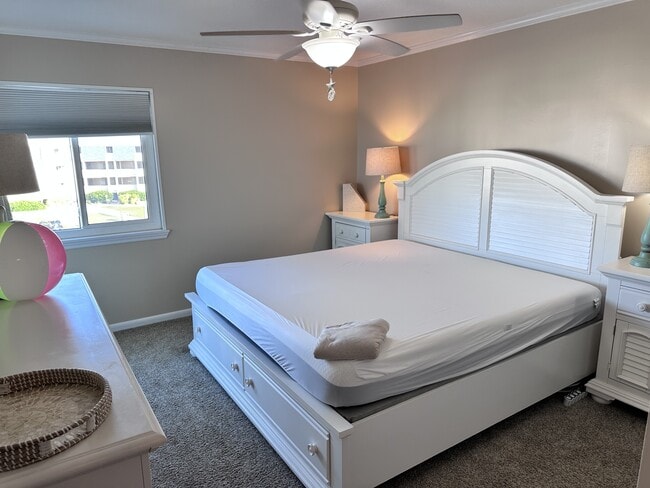 Building Photo - 301 Commerce Way