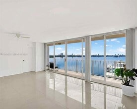 Building Photo - 7601 E Treasure Dr