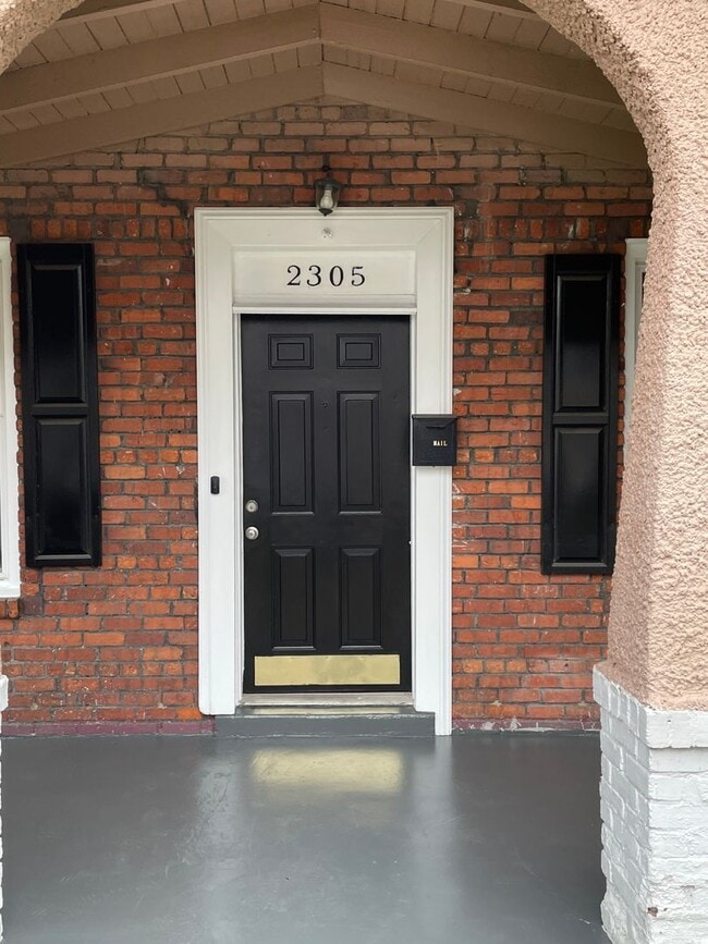 Building Photo - 4 Bedroom Home with Large Yard