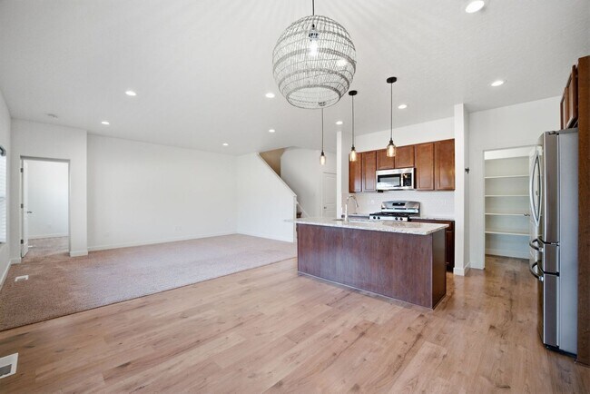 Building Photo - Modern 2022 Kaysville Rambler with 3 Bedrooms