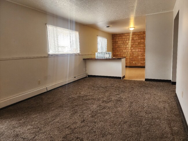 Building Photo - 736 Elmhurst Pl