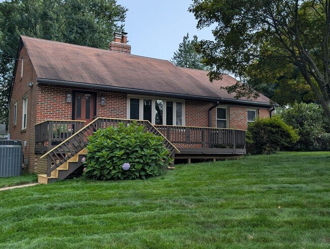 Building Photo - 1009 Circle Dr