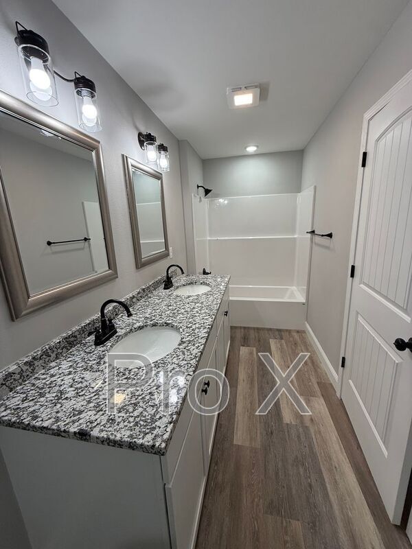 Building Photo - 113 W Lewis St