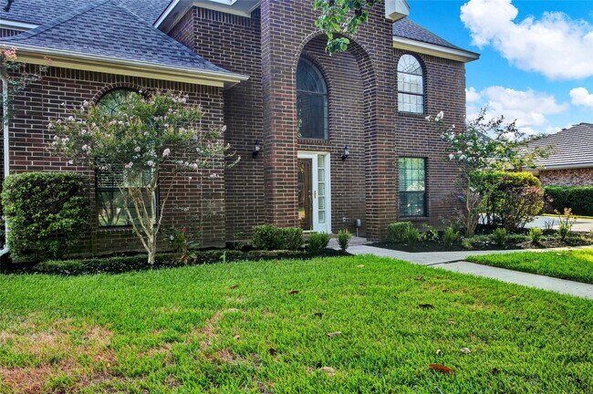 Building Photo - 611 Hickory St