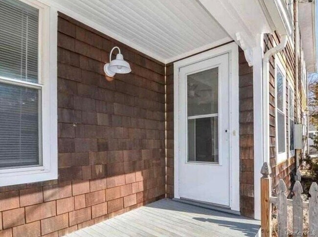 Building Photo - 326 6th St