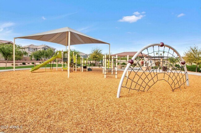 Building Photo - Lovely 3Bedroom/ 2.5 Bath Mesa Home!