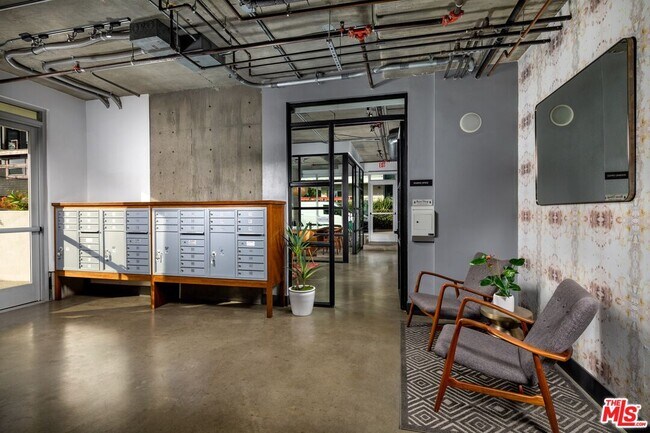 Building Photo - 710 N El Centro Ave