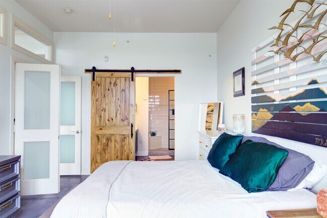 Building Photo - 1010 Rosine St