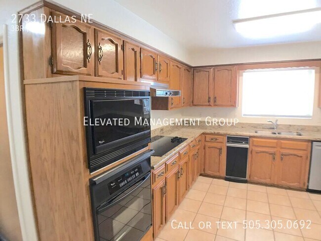 Building Photo - 2733 Dallas St NE