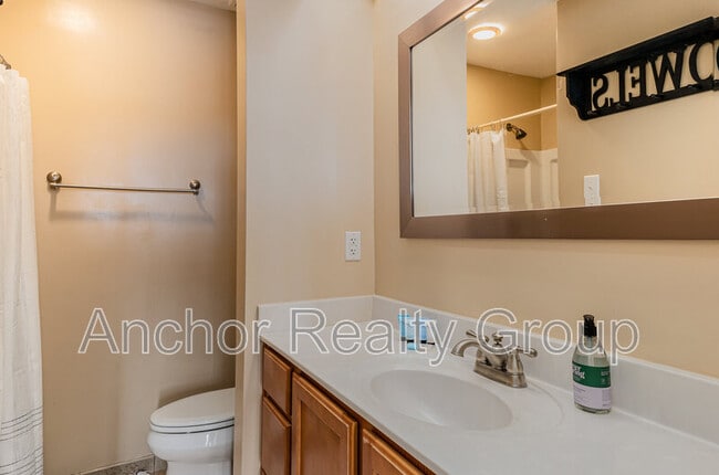 Building Photo - 304 28th St