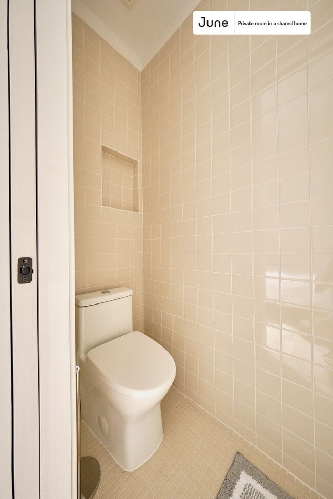 Building Photo - Room in Shared 4 bed/4 bath home