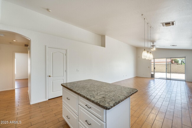 Building Photo - 4559 W Dailey St