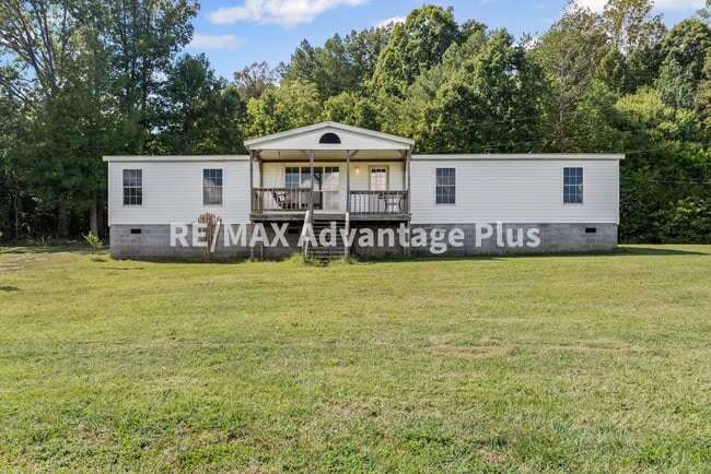 Primary Photo - Spacious 4 bedroom home in private setting