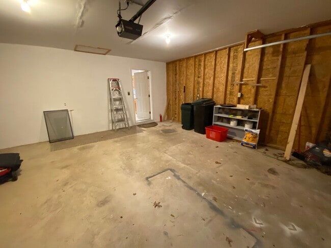 Building Photo - Outdoor living in the city