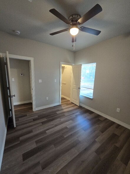 Building Photo - 1215 Fairway Dr