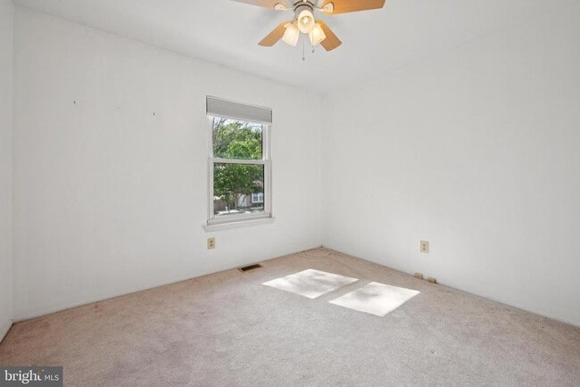 Building Photo - 5806 Red Haven Dr